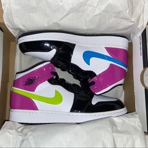 Air Jordan 1 Mid
White/Cyber/Active Fuchsia